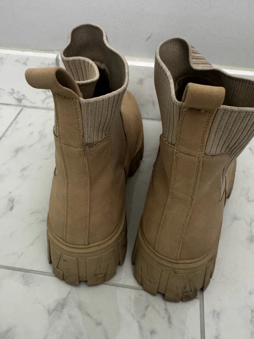 Women’s Tan Chelsea Lug Sole Ankle Booties